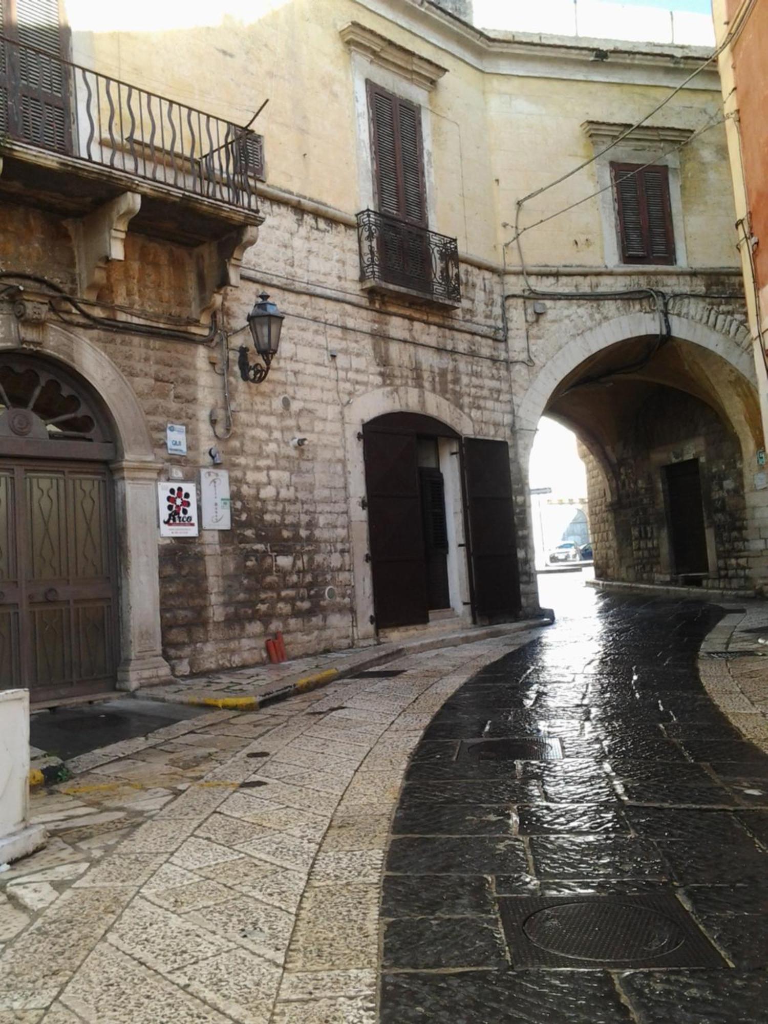 Arco' B&B Trani Cattedrale Bagian luar foto