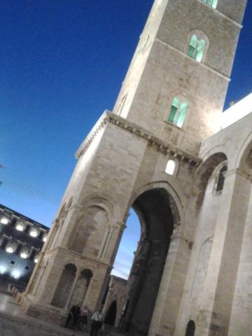 Arco' B&B Trani Cattedrale Bagian luar foto